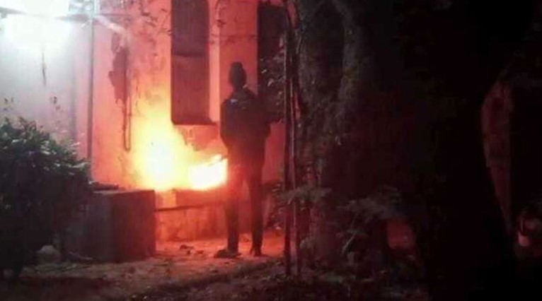 বাংলাদেশ টেলিভিশনের মহাপরিচালকের বাড়িতে অগ্নিসংযোগ